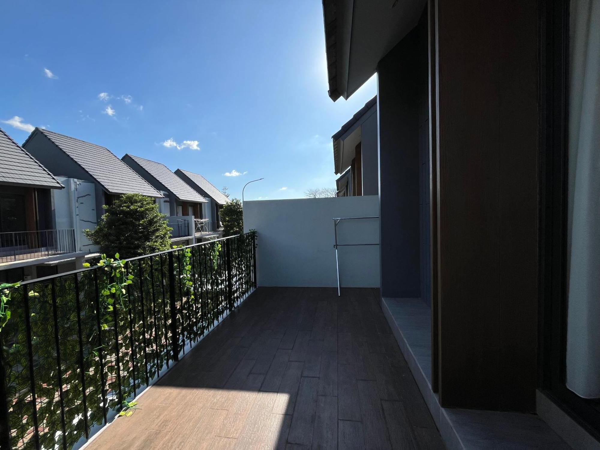 2 Floor Cozy House In Wisteria Jakarta Garden City Esterno foto