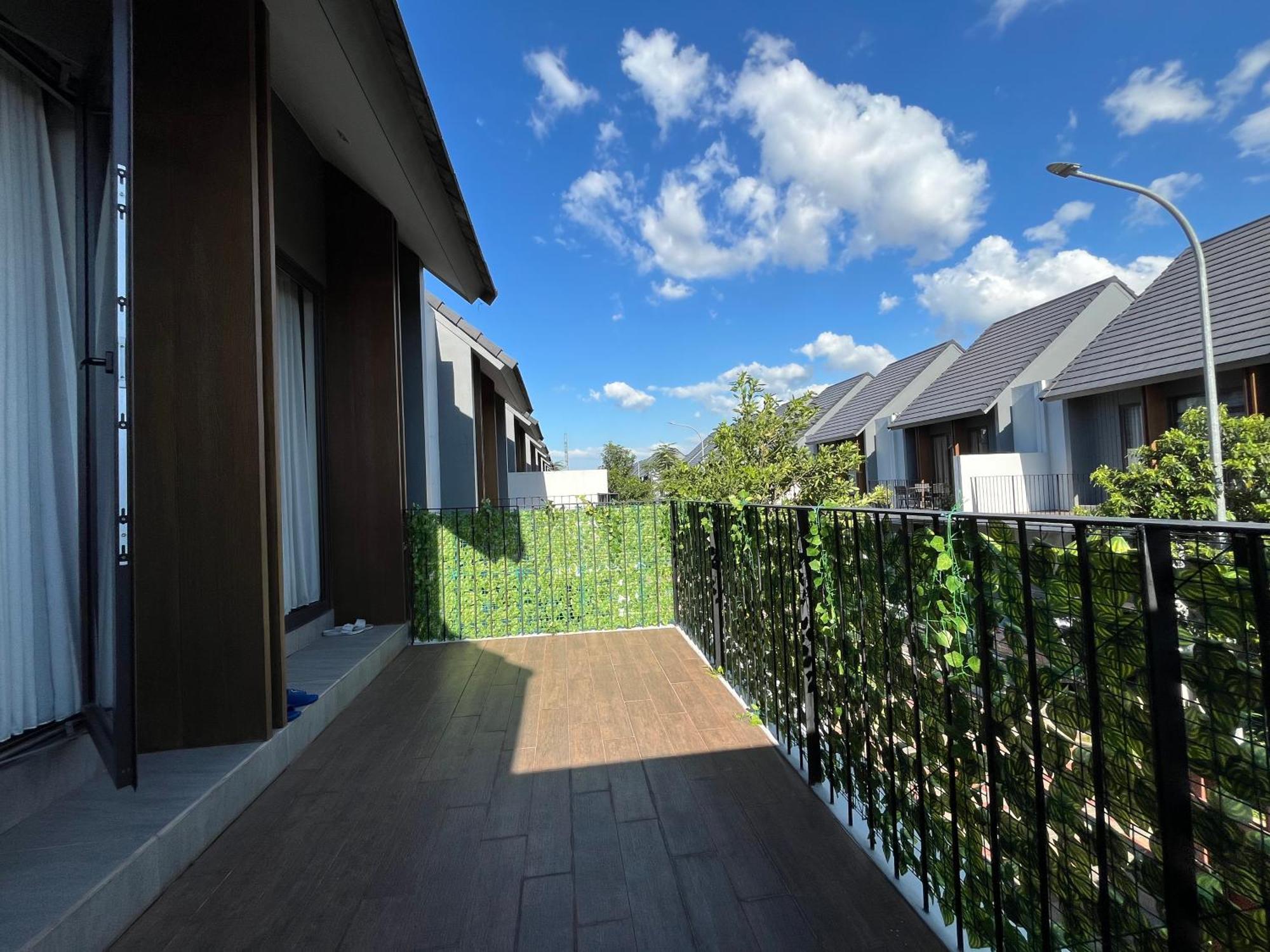 2 Floor Cozy House In Wisteria Jakarta Garden City Esterno foto