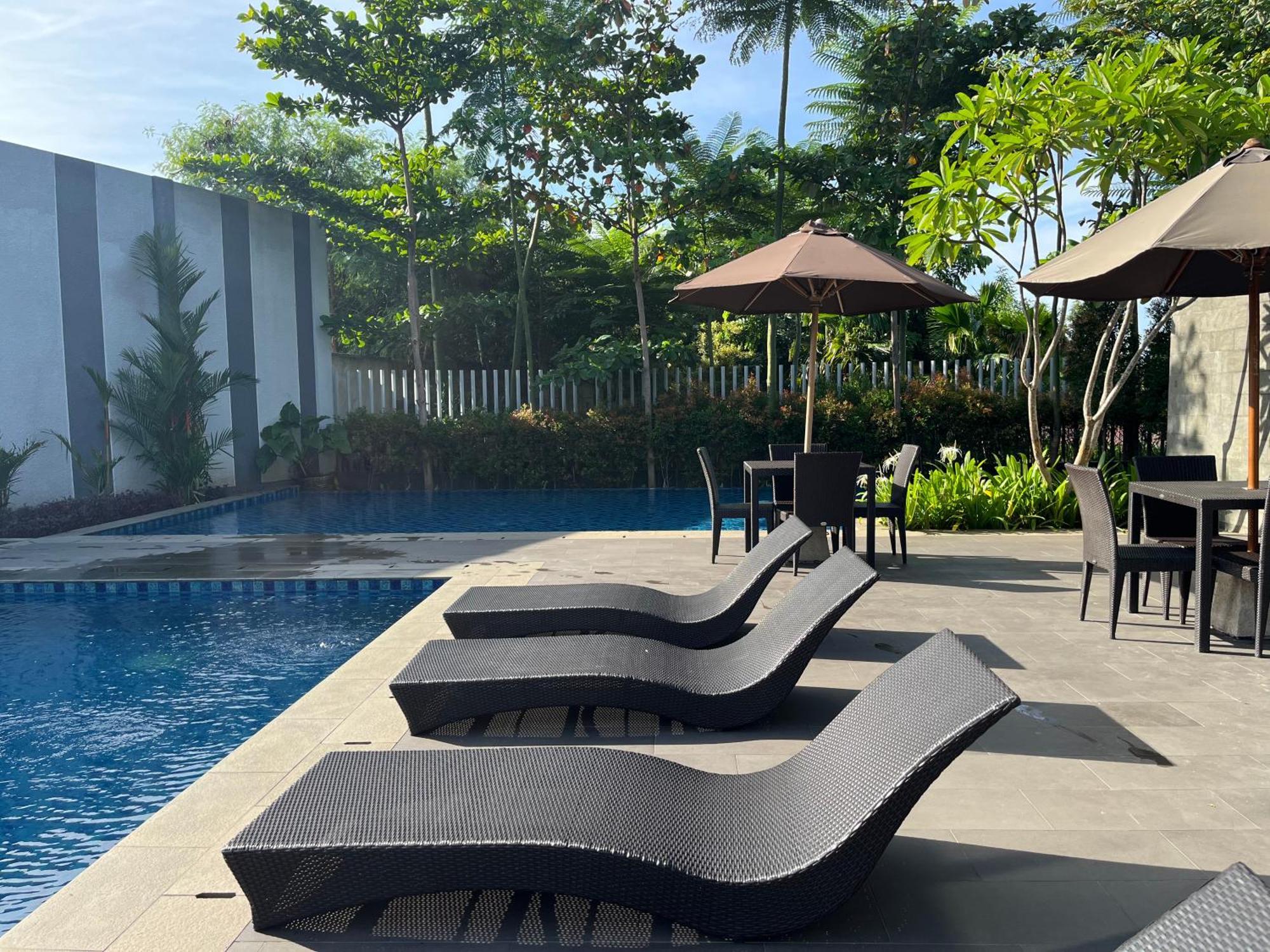 2 Floor Cozy House In Wisteria Jakarta Garden City Esterno foto